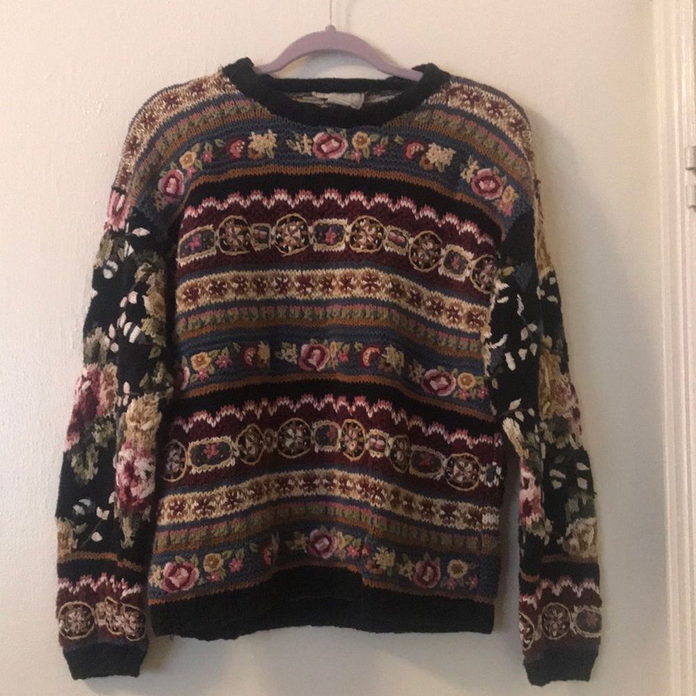 Vintage hand knitted sweater. Flower details. Multicolor. Size large.